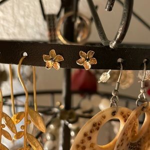 14k yellow gold and blue sapphire plumeria earrings